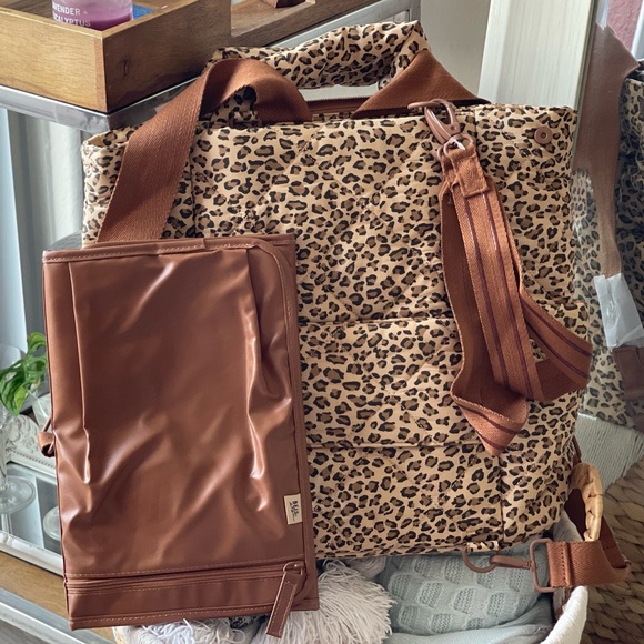 The Backpack Tote in Wild Child - BEIS Diaper Bag - Picture 7 of 8